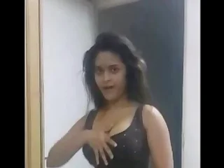 .com – Titillating Indian Babe Navneeta Dancing Arousal BigTits